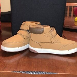 Stride Rite 10M LIKE NEW!